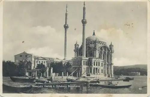 Istanbul mosque valide a Ortakevy Bosphore