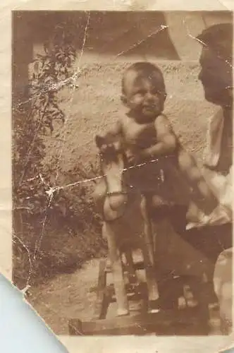 Photo ca. 6 x 9 cm social history baby bebe wood horse