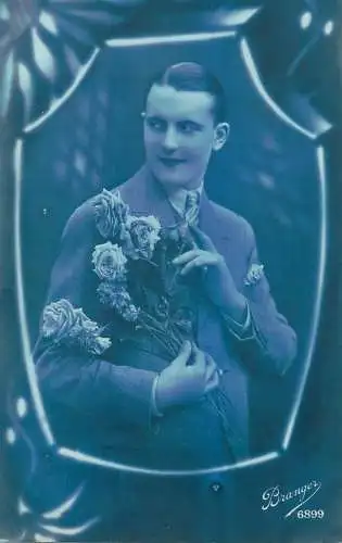 Postcard elegant gentleman with roses bouquet