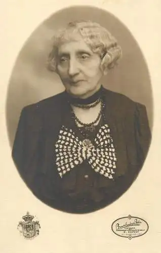 Vintage photo studio Budapest Brunhuber Bela c.1941 old woman gallantry portrait