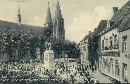 Postcard Germany Bad Kleve Kleiner Markt mit Kurfursten Denkmal und Stifts-Kirche