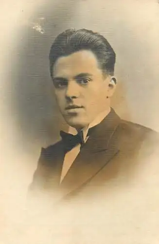 Photo ca. 6 x 9 cm social history elegant young man portrait