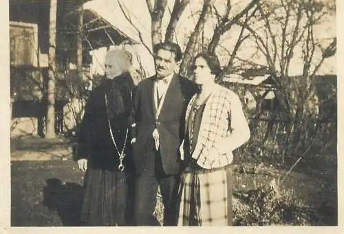 Photo ca. 6 x 9 cm social history family scene