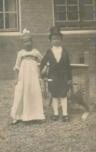 Postcard children types young boy and girl typical costumes
