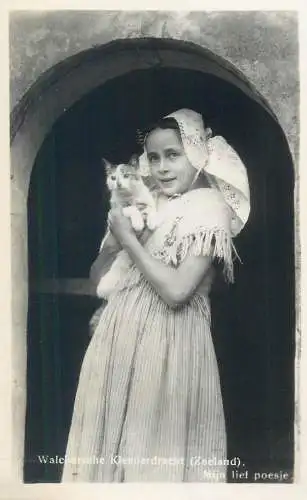Netherlands Postcard young girl wearing Walcherse Traditional Costume Zeeland