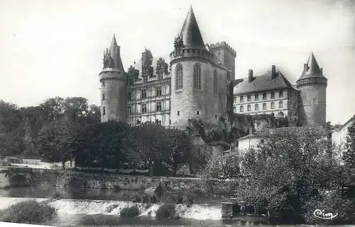 cpsm France Charente La Rochefoucauld 1965 le chateau donjon roman