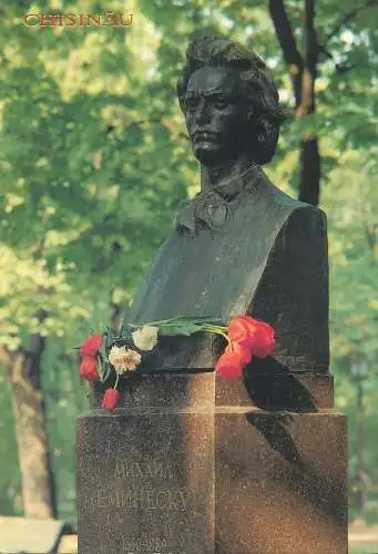 Republica Moldova carte postala Chisinau Aleea Scriitorilor Clasici bustul lui Mihai Eminescu