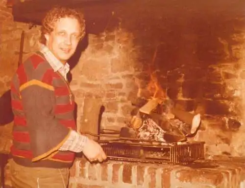 Photo ca. 9x12 cm social history man barbeque Germany 1981