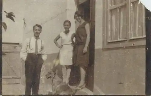 Photo ca. 6 x 9 cm social history 1928 family scene