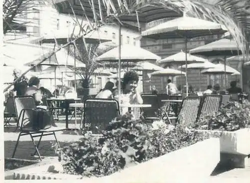 Photo ca. 6 x 9 cm social history woman at terrace