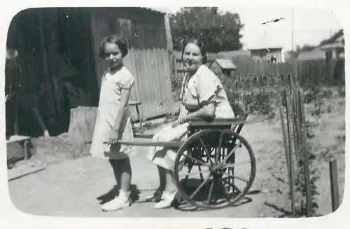 Photo ca. 6 x 9 cm social history girl and mother wheel chair
