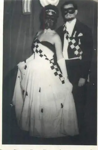 Photo ca. 6 x 9 cm social history elegant man and woman masquerade ball