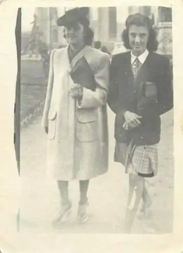 Photo ca. 6 x 9 cm social history elegant women 1945 Cluj Romania