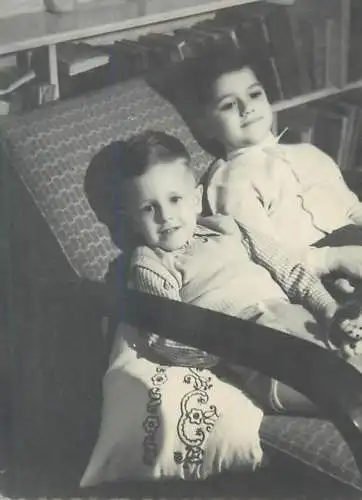 Photo ca. 6 x 9 cm social history brothers children smile joy