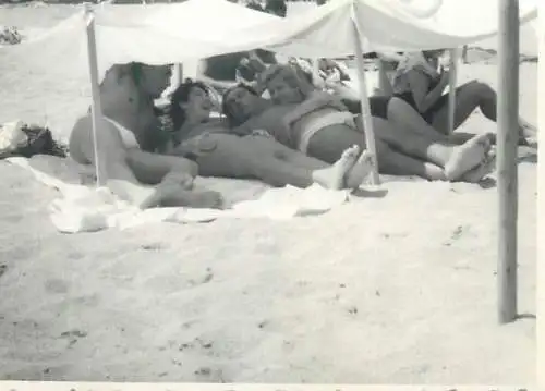 Photo ca. 6 x 9 cm social history sea side tent joy