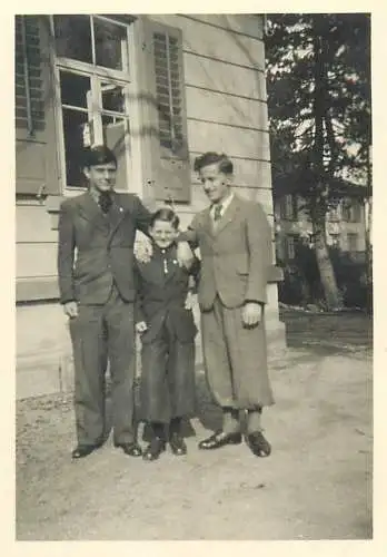 Photo ca. 6 x 9 cm social history elegant men and children