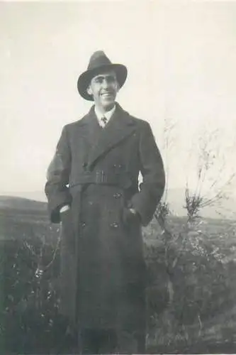 Photo ca. 6 x 9 cm social history elegant man with hat