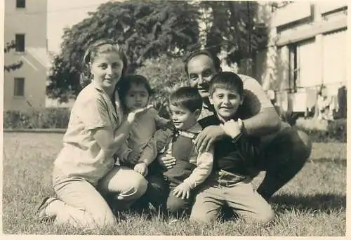 Photo ca. 7 x 10 cm familly scene
