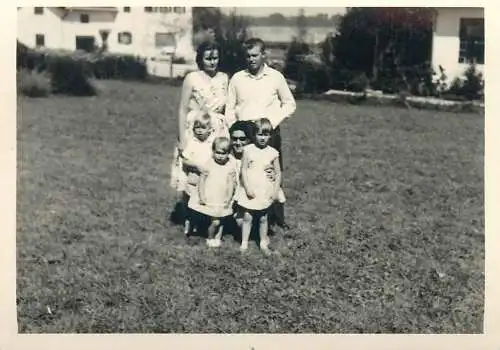 Photo ca. 7 x 10 cm 1962 family portrait