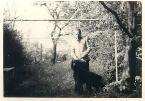 Photo ca. 7 x 10 cm man and dog