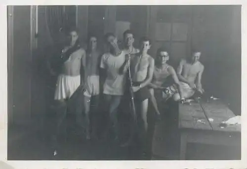 Photo ca. 7 x 10 cm friends group photo shirtless