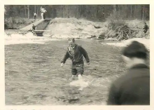 Photo ca. 7 x 10 cm man crossing the river