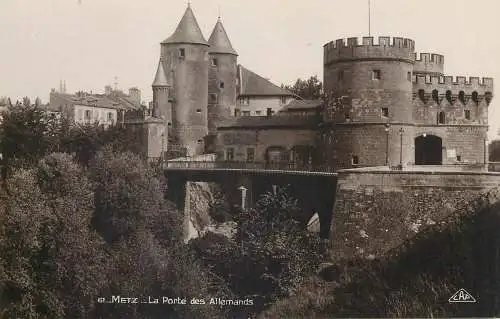 France Postcard cpa Metz La Porte des Allemands