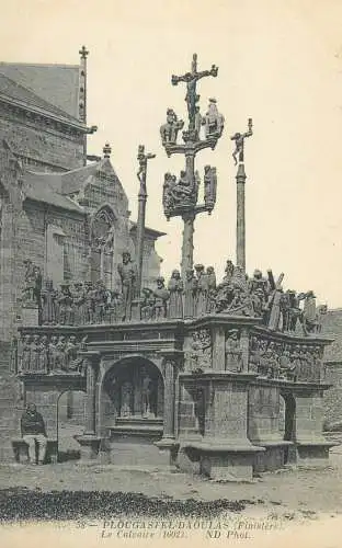 France Postcard cpa Plougastel-Daoulas (Finistere)  Le Calvaire