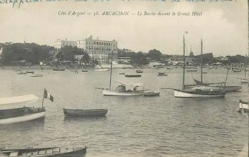 France Postcard cpa Cote d'Argent Arcachon Le Bassin devant le Grand Hotel