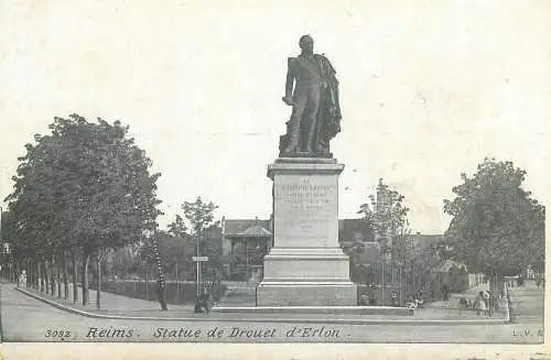 France Postcard cpa Reims Statue de Drouet d'Erlon
