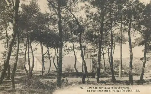 France Postcard cpa Soulac-sur-Mer Cote d'Argent La Basilique vue a travers les Pins