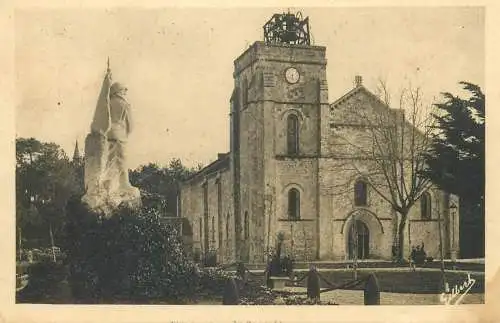 France Postcard cpa Soulac-sur-Mer Basilique sur Notre Dame de la Fin des Terres