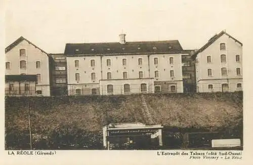 France Postcard cpa La Reole L'Entrepot des Tabacs