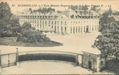 France Postcard cpa Rambouillet L'Ecole Militaire Preparatoire vue de la Tour Francois I
