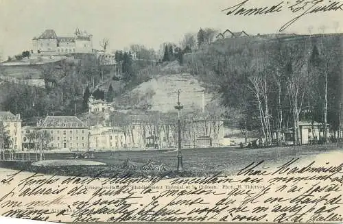 France Postcard cpa Uriage-les-Bains Etablissement thermal et le Chateau