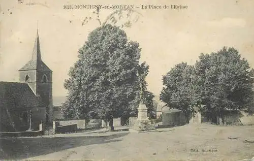 cpa France Postcard Montigny-en-Morvan La Place de l'Eglise
