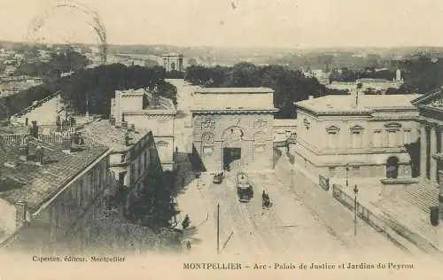 cpa France Postcard Montpellier Arc de Triomphe, Palais de Justice et Jardins du Peyrou vue aerienne