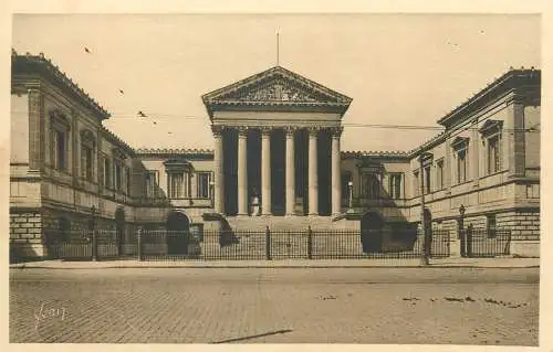 cpa  La Douce France Postcard Montpellier Le Palais de Justice 1866