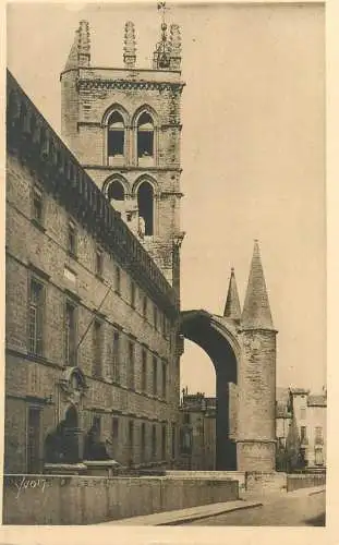 cpa La Douce France Postcard Montpellier La Faculte de Medecine et la Cathedrale Saint-Pierre