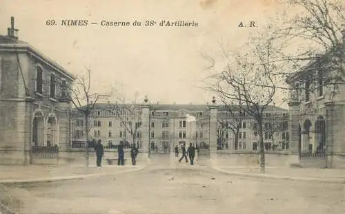 France cpa Postcard Nimes Caserne du 38e d'Artillerie