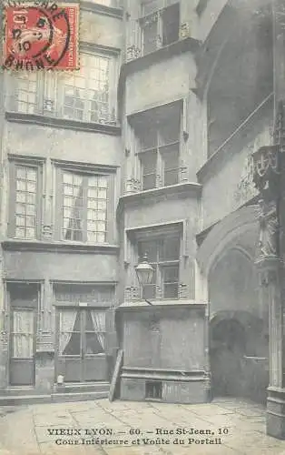 France cpa Postcard Vieux Lyon Rue St Jean, 10 - Cour interieure et Voute du Portail
