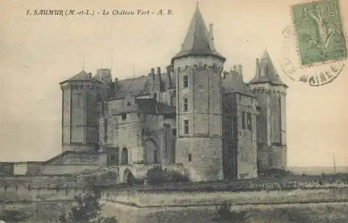 France Postcard Saumur Le Chateau Fort