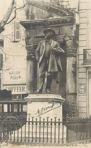 France cpa Postcard Arles La Statue de Mistrat et Colonnes du Forum