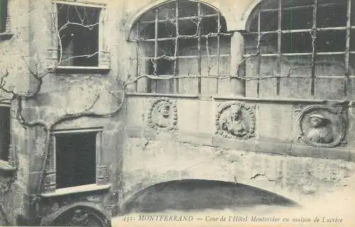 France cpa Postcard Montferrand Cour de l'Hotel Montorcier Maison de la Lucrecie