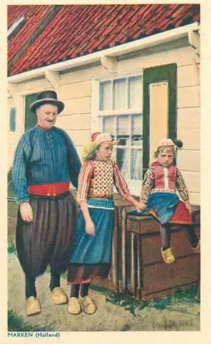 Postcard Netherlands traditional costume