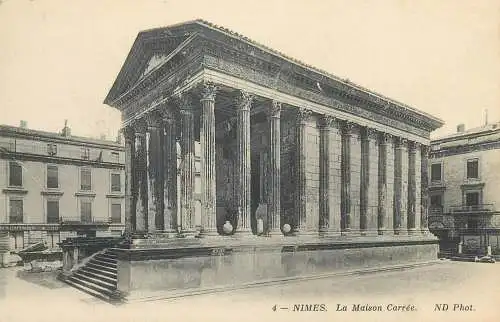 France cpa Postcard Nimes La Maison Carree