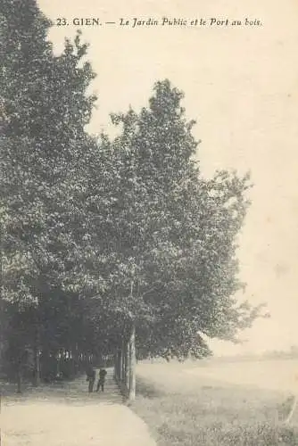 France cpa Postcard Gien Le Jardin public et le Port au bois