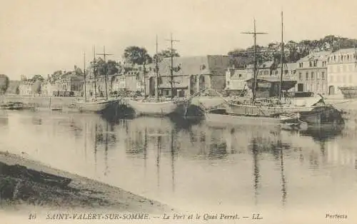 France cpa Postcard Saint Valery sur Somme Le Port et le Quai Perret