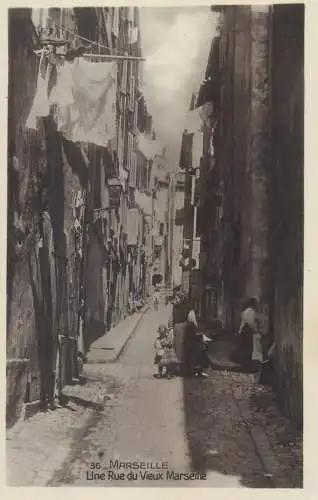 Postcard France Marseille une rue du Vieux Marseille