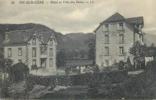 France CPA Postcard Vic-sur-Cere Hotel et Villa des Bains
